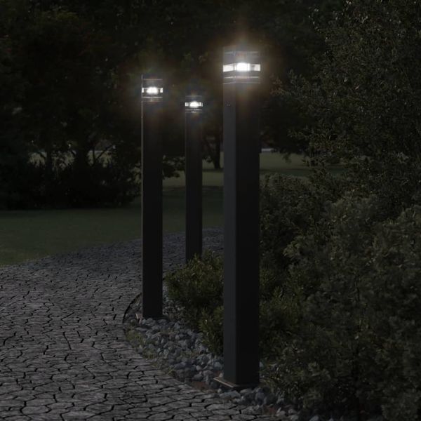 vidaXL Vonkajšia stojaca lampa so zásuvkou čierna 110 cm hliník