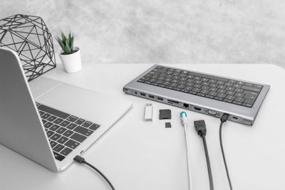 Digitus Dokovacia stanica USB-C (10 portov) + klávesnica (GER), HDMI, VGA, 3x USB 3.0, 2x čtečka karet, 2x USB-C, RJ45, z