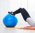 Gymnastická rehabilitačná lopta 75cm REBEL ACTIVE RBA-3102-BL s pumpičkou, modrá Gymnastický rehabilitační míč 75cm REBEL ACTIVE RBA-3102-BL s pumpičkou, modrá