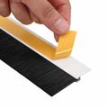 vidaXL Samolepiace tesnenia dverí s kefou 12 ks Biela 100 cm