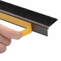 vidaXL Samolepiace tesnenia dverí s kefou 6 ks Hnedá 100 cm