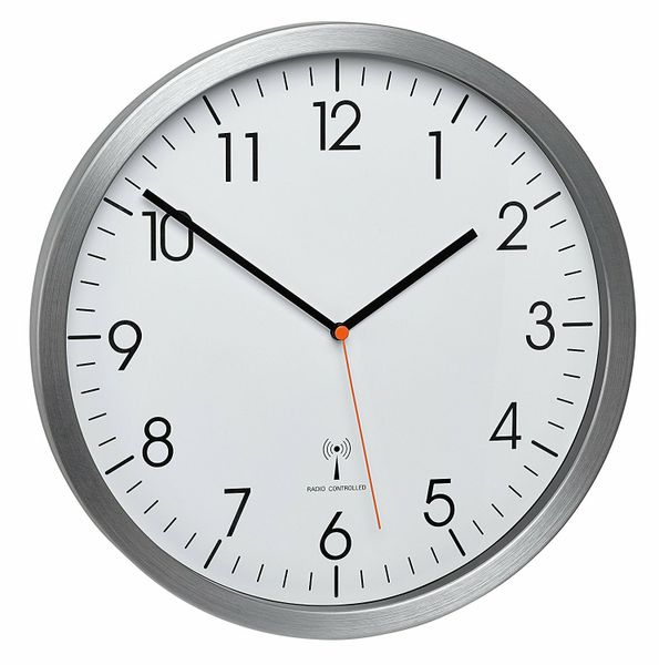60.3527.55 TFA Rádiom riadené analógové nástenné hodiny s hliníkovým rámom