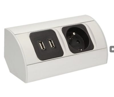 Povrchová zásuvka ORNO OR-AE-1310, 1x 230V, 2x USB nabíjacia, strieborná farba Povrchová zásuvka ORNO OR-AE-1310, 1x 230V, 2x USB nabíjací, strieborná farba
