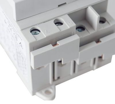 FVE Hlavný odpojovač Adelid APV 4P, otočný 32A 1200V DC FVE Hlavný odpojovač Adelid APV 4P, otočný 32A 1200V DC