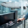 Swissten Nabíjecí Adaptér S Blokací Dat Dataguard USB-C  / USB-C  Černý bezpecnostní adaptér, blokování dat, USB-C / USB-C, až 240 W, Power Delivery, hliníkové telo